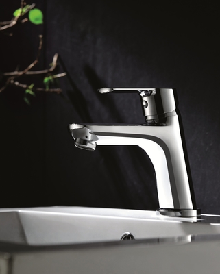 Komercyjna bateria umywalkowa do łazienki Pojedynczy metalowy uchwyt Chrome 142mm High